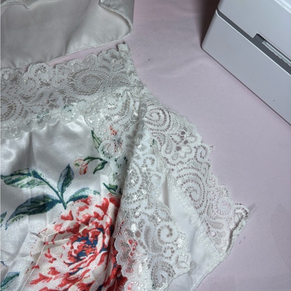 Otherwild White and Red Chemise with Lace Trim - Picture 7 of 9